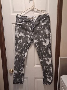 Classic Men's Skinny Jeans in Black and White Tie-Dye